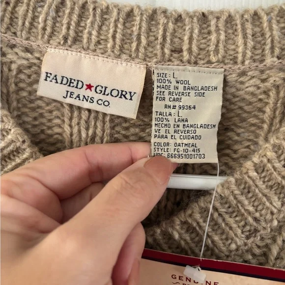 Faded Glory Women’s  Beige V-Neck Sweater 100% Wool - Picture 2 of 2